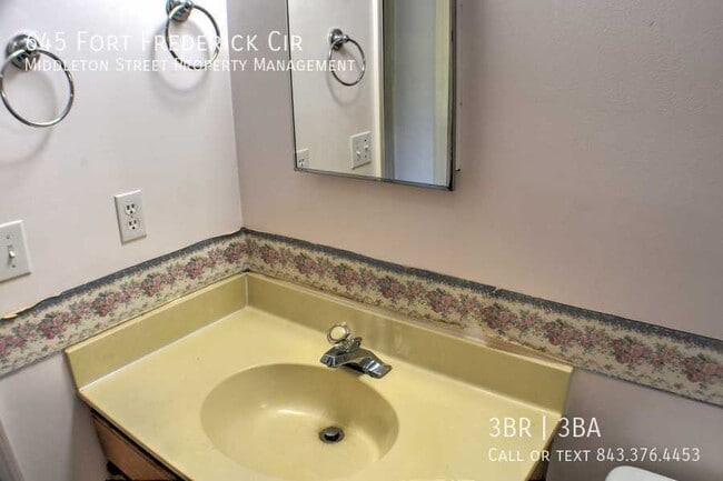 Building Photo - 645 Fort Frederick Cir