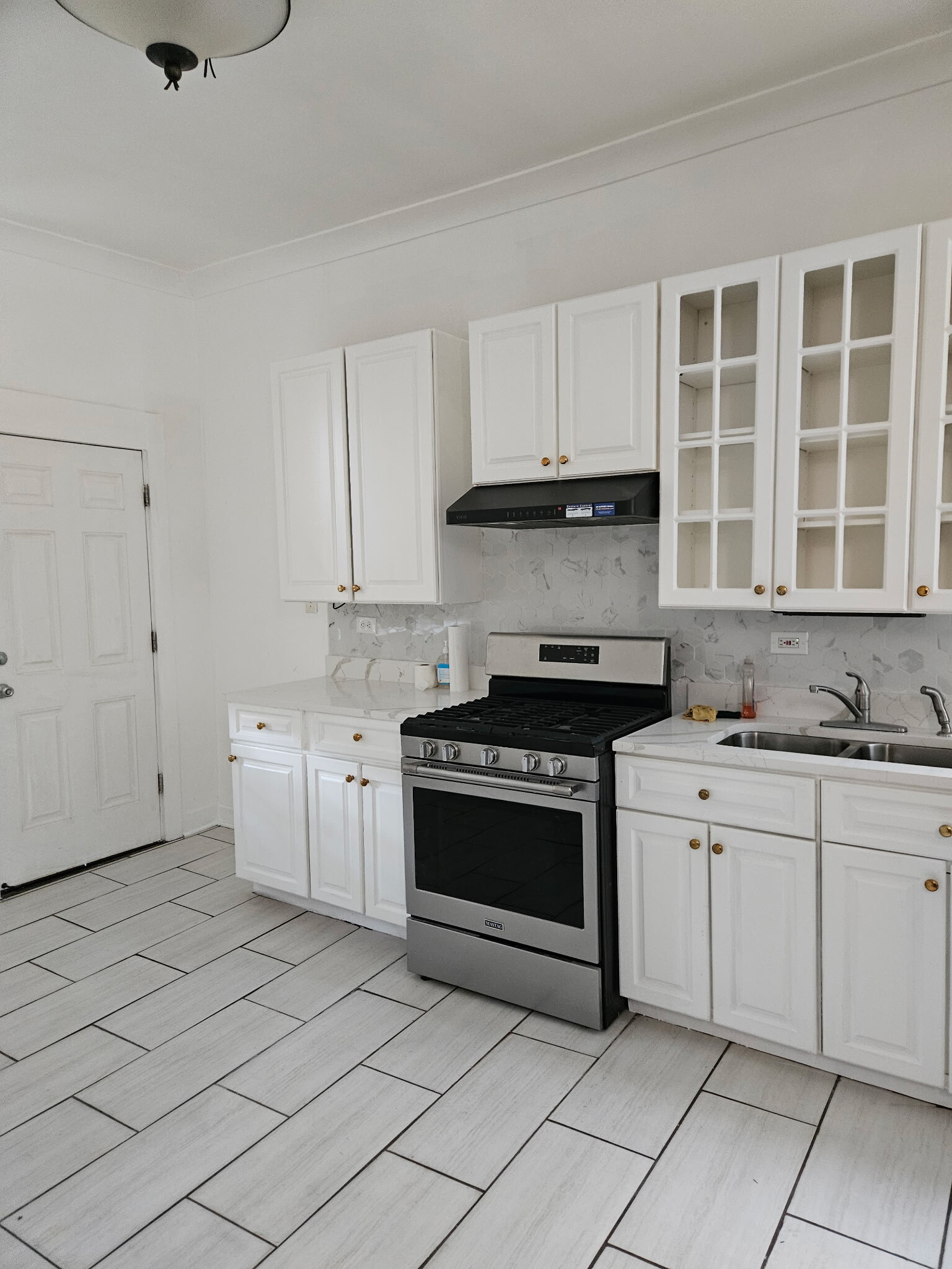 Kitchen - 6110 S Kimbark Ave