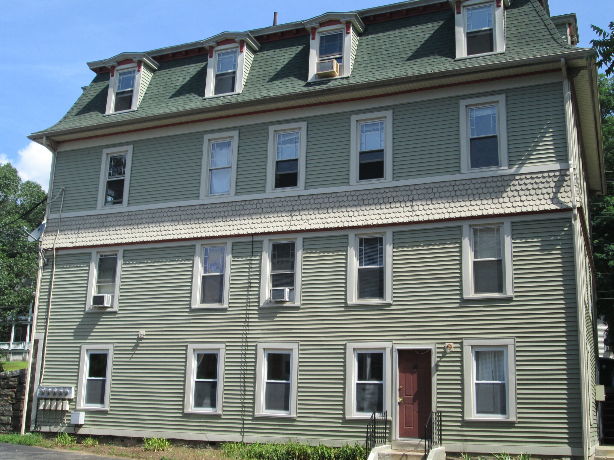 Building Photo - 324 Valley St