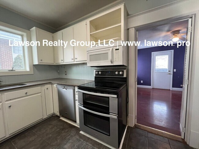 Building Photo - Heart of Grandin Court- Location, Location, Location!