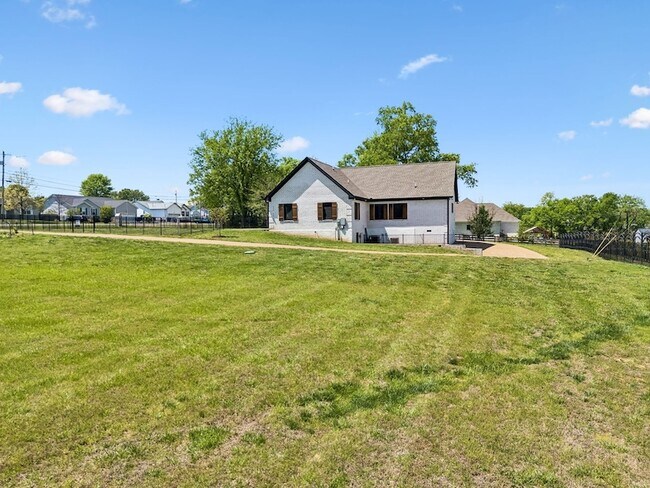 Building Photo - 2104 Williamsport Pike