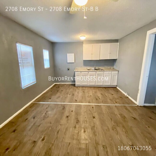 Building Photo - 2708 Emory St