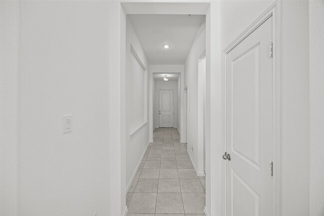 Building Photo - 1810 Winston Store Lp