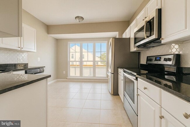 Building Photo - 44180 Shady Glen Terrace