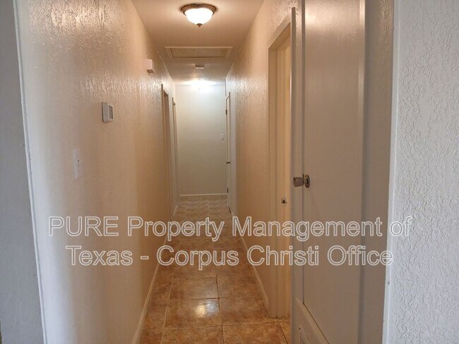 Building Photo - 2255 Lombardy Dr