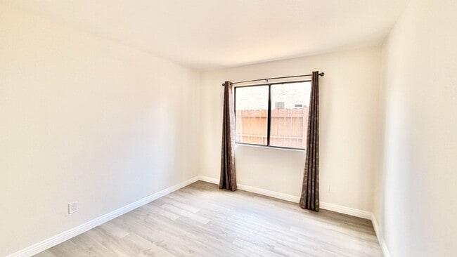 Building Photo - Wonderful Split-level Home with Spacious B...