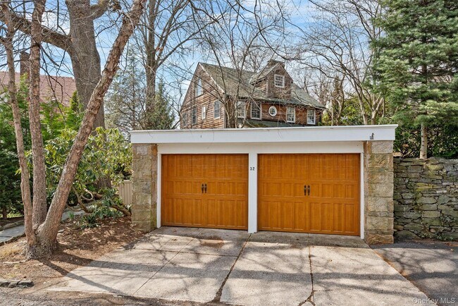 Building Photo - 32 Merriam Ave