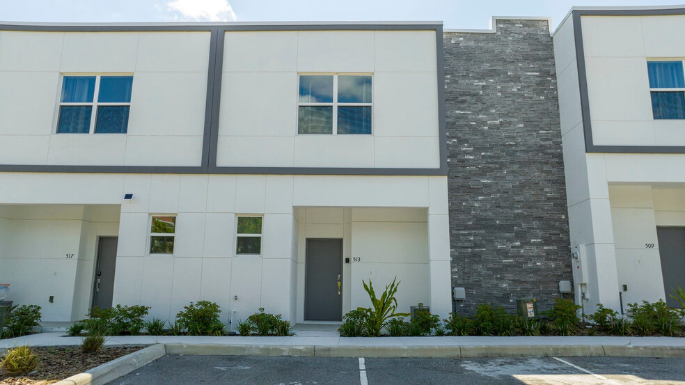 Building Photo - 513 Famagusta Dr