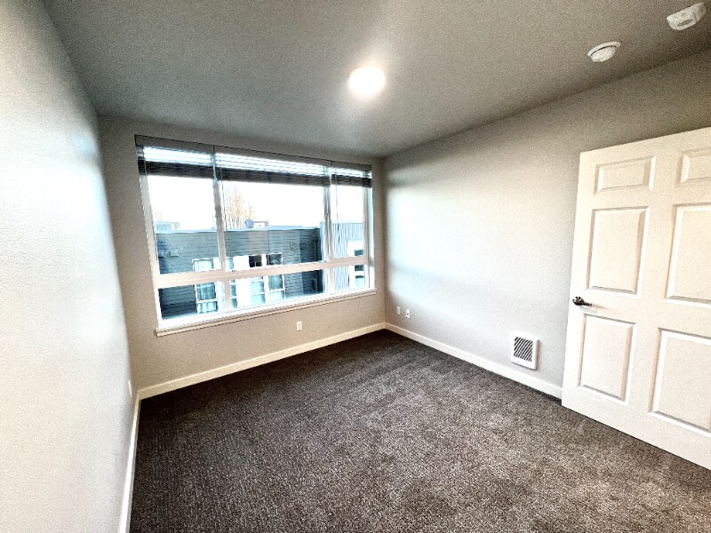 Building Photo - 2330 Yakima Ct