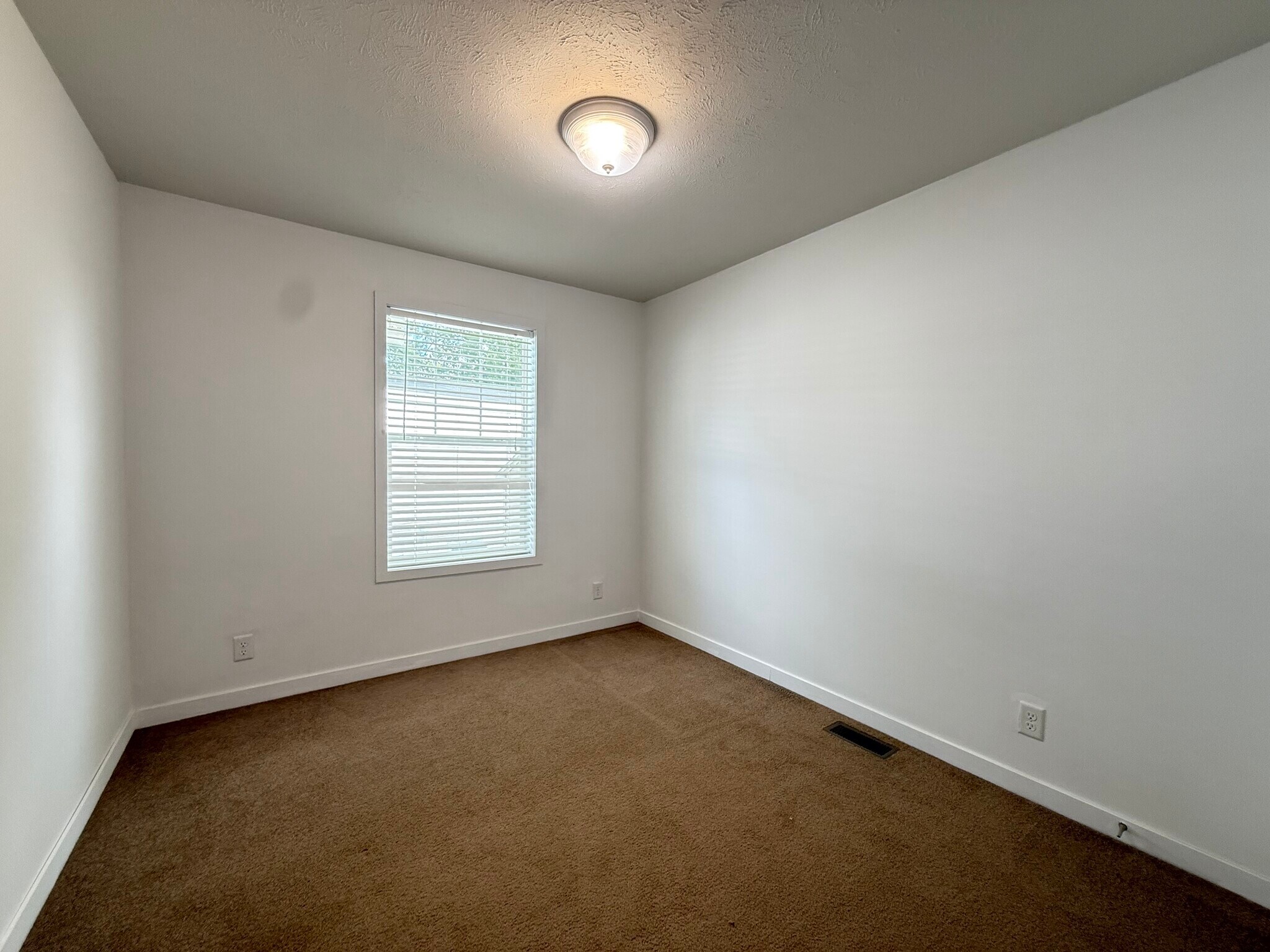 Building Photo - 2018 Lark Ln NW