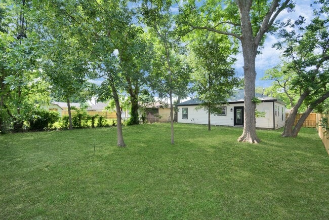 Building Photo - 2707 Mc Nay Dr