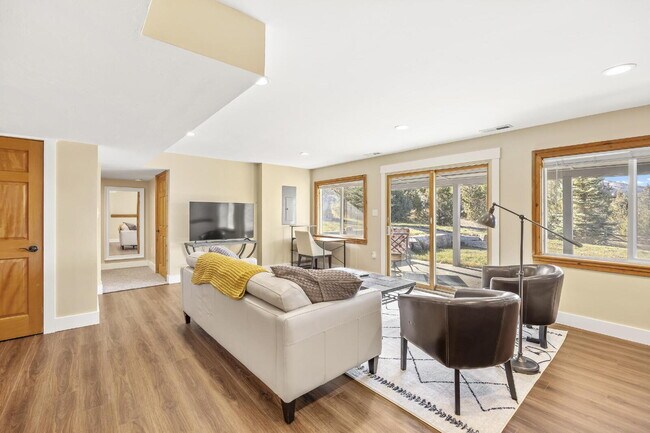 Building Photo - Hillside Hideaway in Historic Virginia Cit...