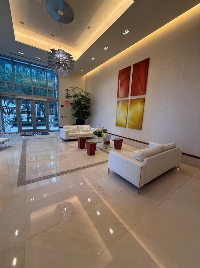 Building Photo - 1060 Brickell Ave