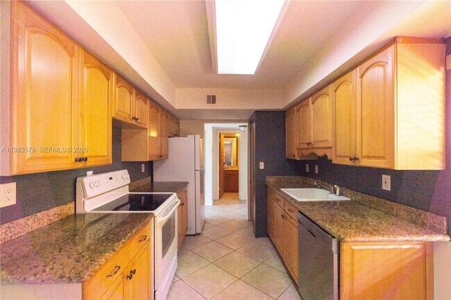 Building Photo - 430 Commodore Dr