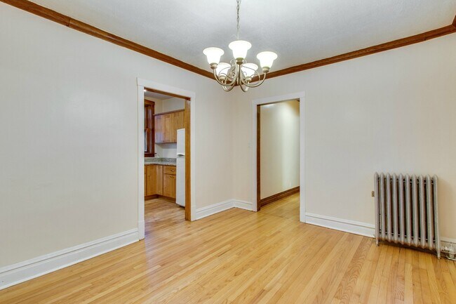 Building Photo - 1434 W Thorndale Ave