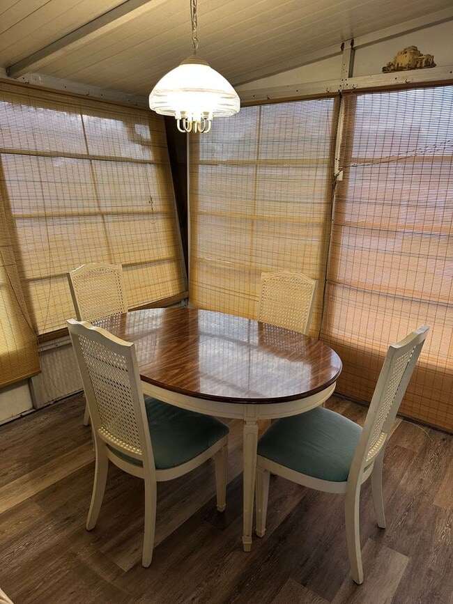 Building Photo - Spacious Home in peaceful Cul-de-sac