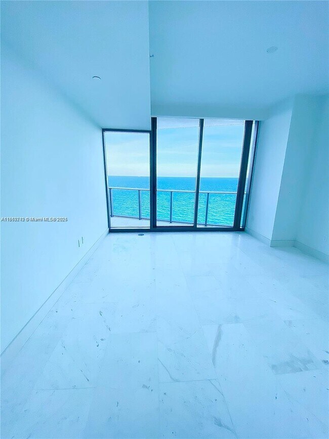 Building Photo - 15701 Collins Ave