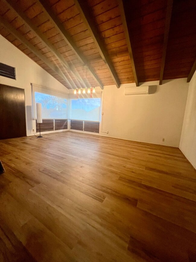 Building Photo - Spacious & Desirable 4/2/2 Single Family H...