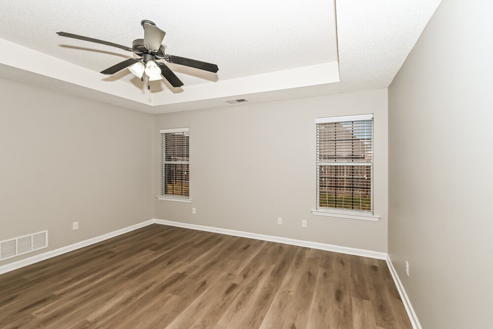 Building Photo - 9876 Southern Oak Way