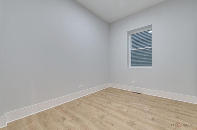 Building Photo - 3 bedroom in Chicago IL 60647