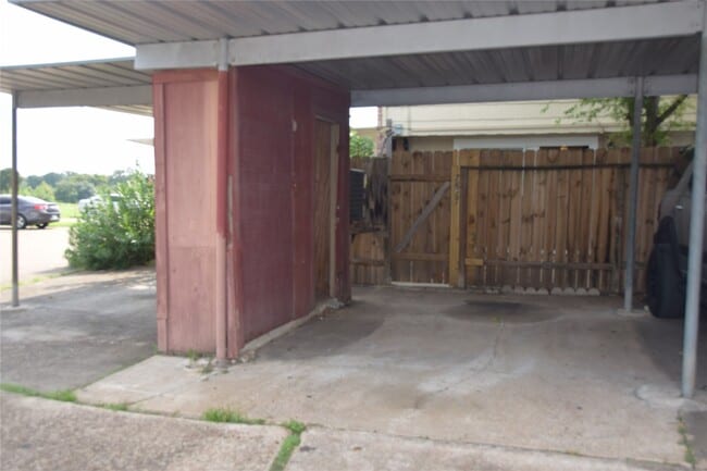 Building Photo - 7827 Leonora St
