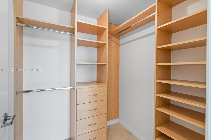 Building Photo - 350 S Miami Ave