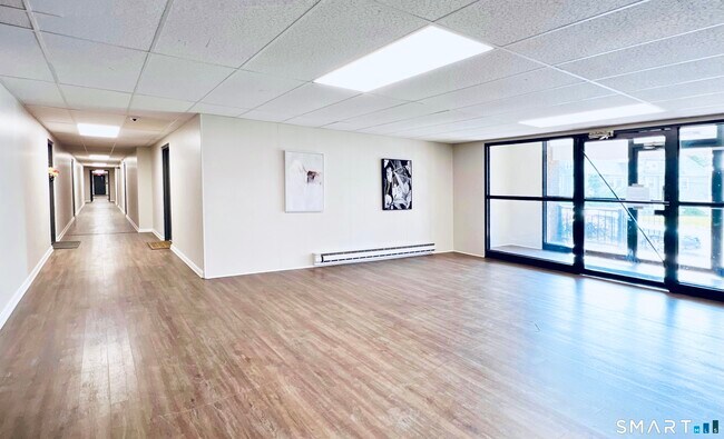 Building Photo - 45 Monroe St