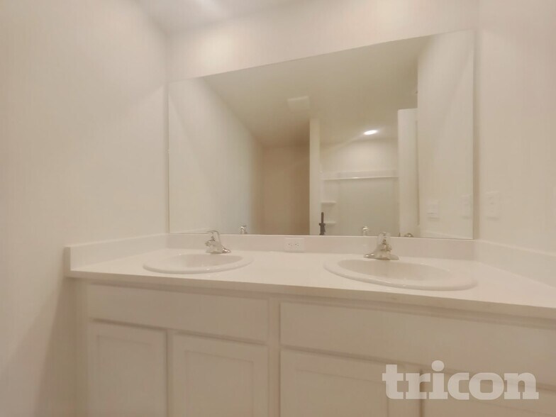 Building Photo - 10729 Hidden Banks Gln