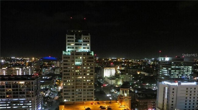 Building Photo - 1 Beach Dr SE