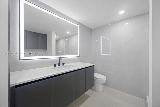 Building Photo - 20281 E Country Club Dr