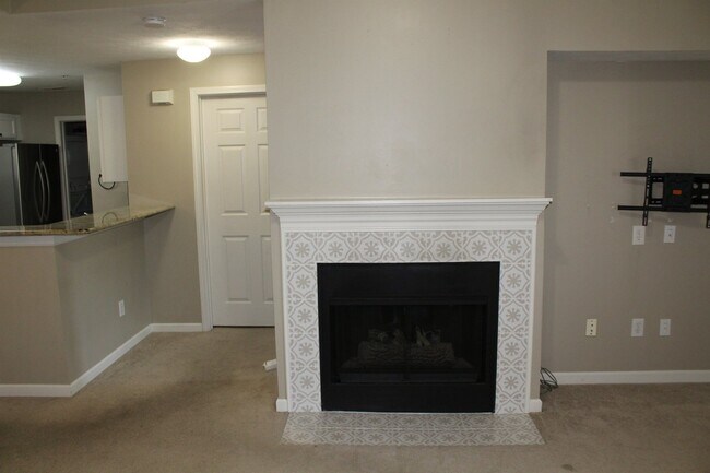 Building Photo - 14943 Lenox Dr