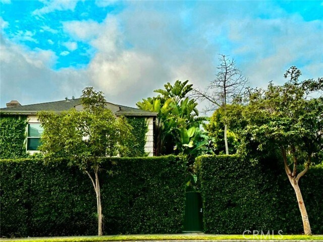 Building Photo - 5962 S San Vicente Blvd