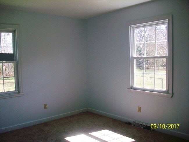 Building Photo - 2040 Corinth Dr