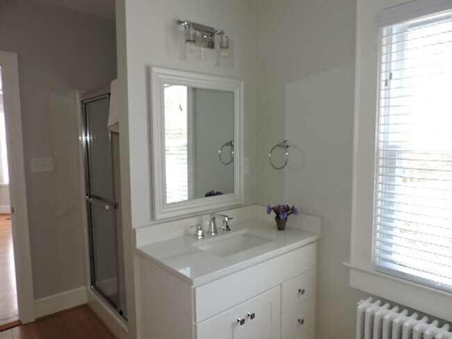 Building Photo - Call Office 804-642-2106 linda@vacosold.com