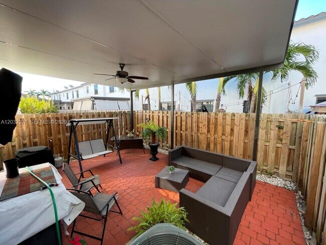 Building Photo - 25320 SW 115 Ct