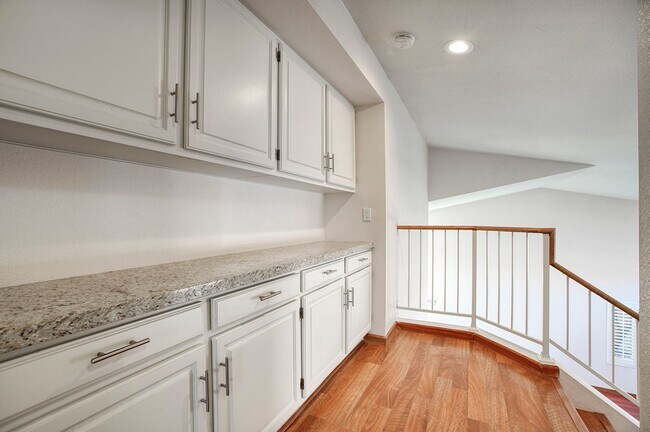 Building Photo - Spacious Tempe 4 bedroom