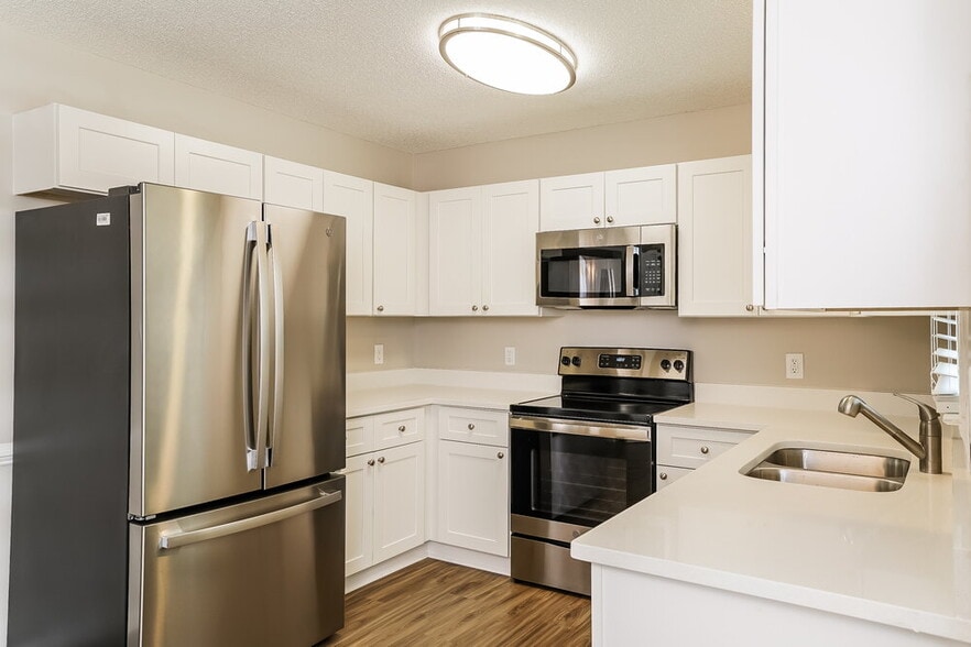 Building Photo - 1024 Holly Pointe Dr