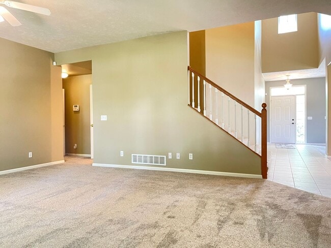 Building Photo - Beautiful 4 bed 2.5 bath 3000+sq ft
