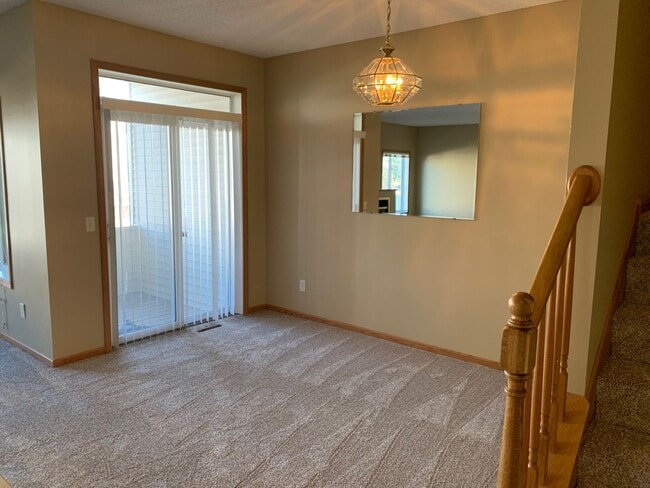 Building Photo - 2 Bed/1.5 Bath Townhome- Cottage Grove- Available August 1st 2026