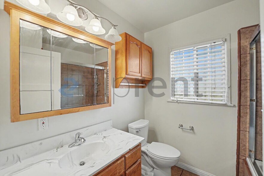 Building Photo - Unit