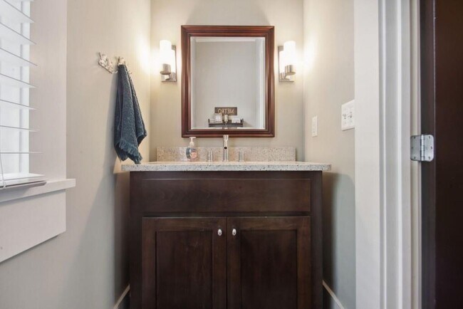 Building Photo - 519 N Highland Ave NE