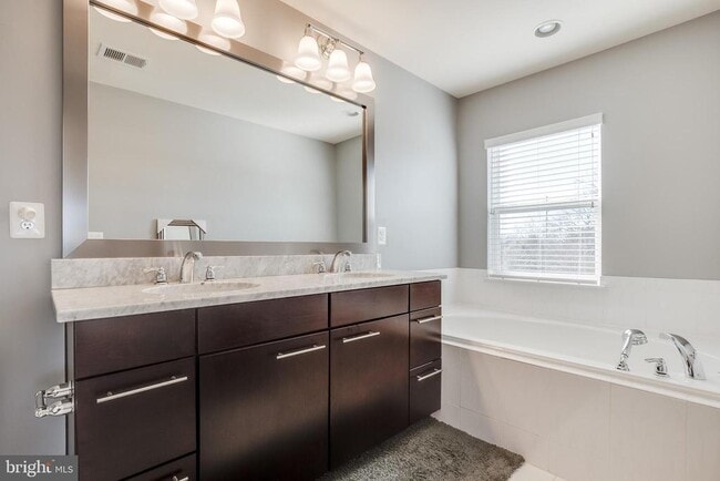 Building Photo - 6301 Ralston Way