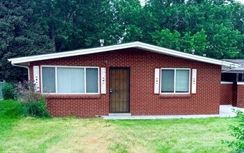 Building Photo - Spacious 2 Bedroom Lakewood Duplex