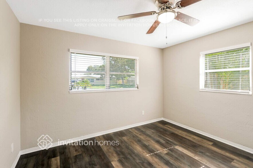 Building Photo - 3944 Porpoise Dr SE