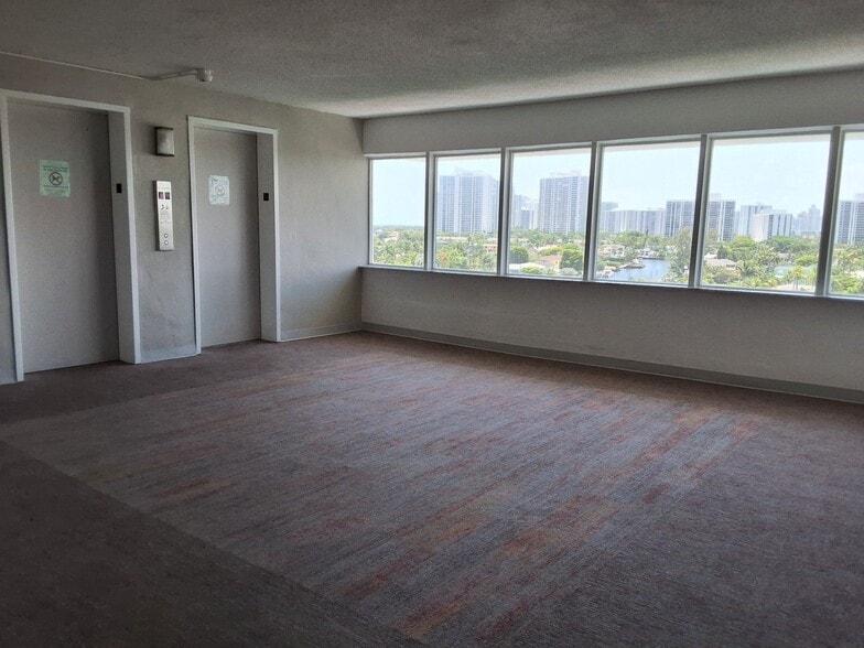 Building Photo - 401 Golden Isles Dr