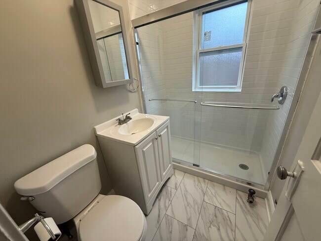 Building Photo - 106 Lincoln Ave