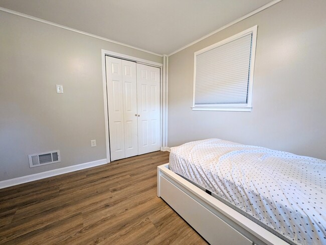 Building Photo - 9505 Farmview Ct