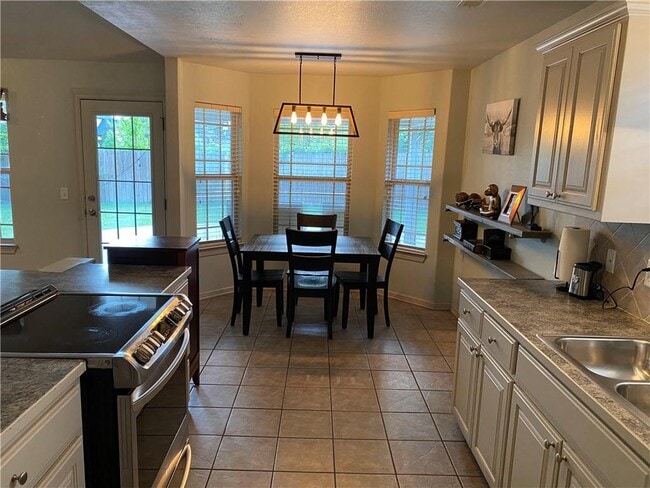 Building Photo - 2949 Bluegrass Pl