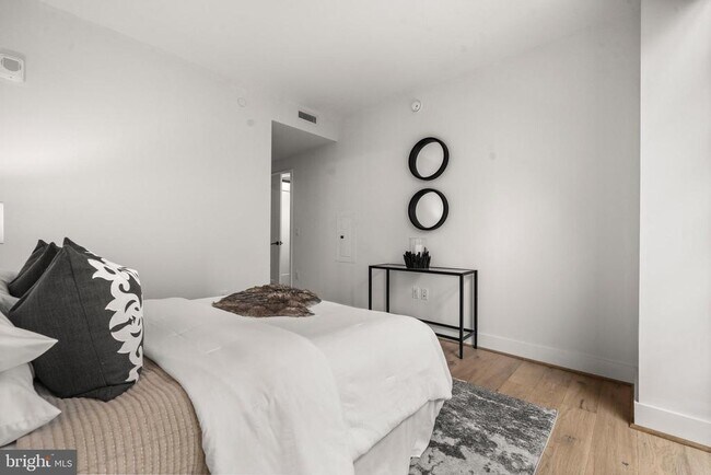 Building Photo - 1300 4th St SE