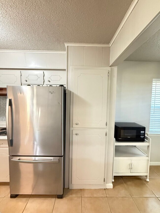 Building Photo - Classic Celina Charm with Vintage Comfort - Spacious 3-Bedroom Home with Large Yard and Covered P...